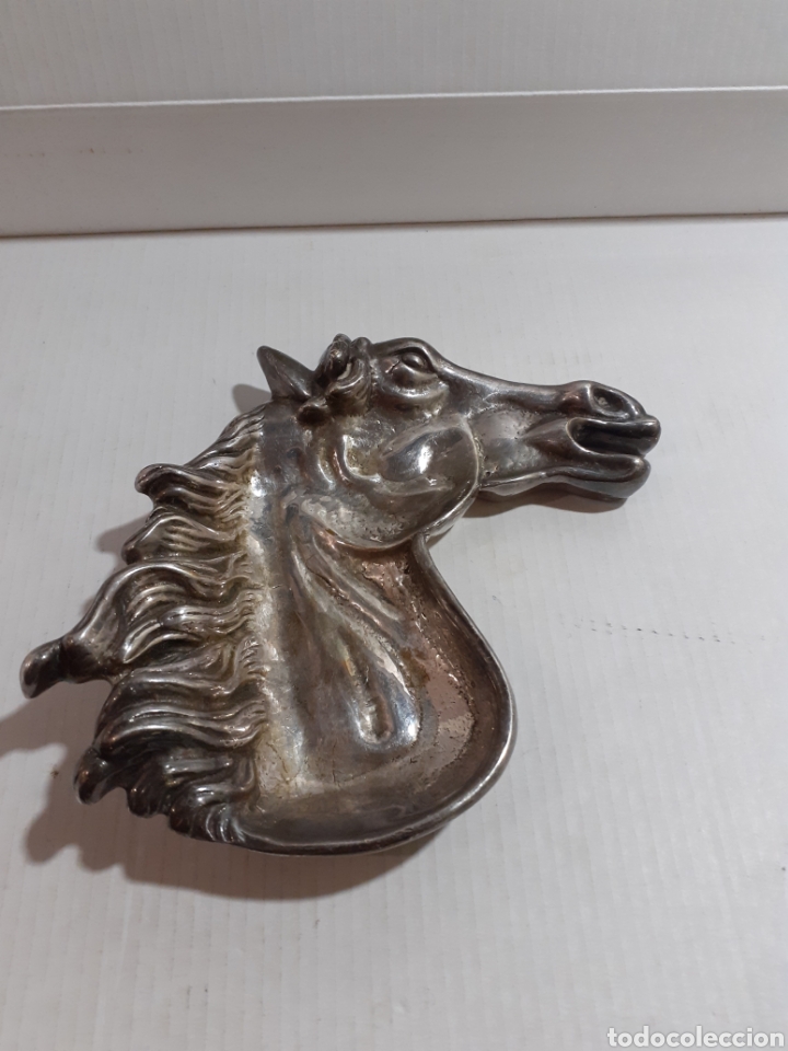 Coleccionismo: CENICERO FORMA DE CABALLO LAMINA DE PLATA TIPO ART DECO 13X11CMS