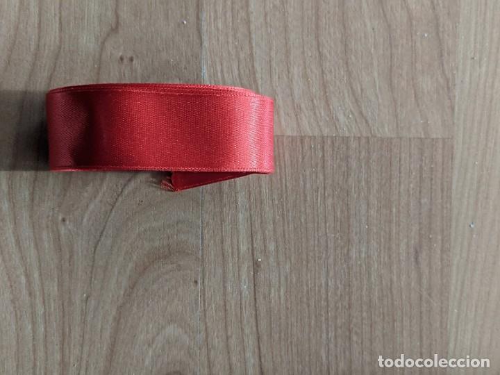 Coleccionismo: CINTA RASO ROJA 2,5 CM. ANCHO X 0,50 METROS