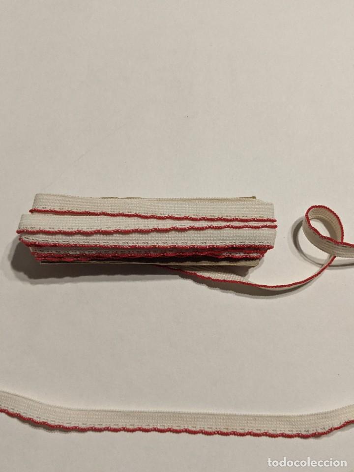 Collecting: RIBETE EL&Aacute;STICO BLANCO CON BORDES ROJOS 4 METROS