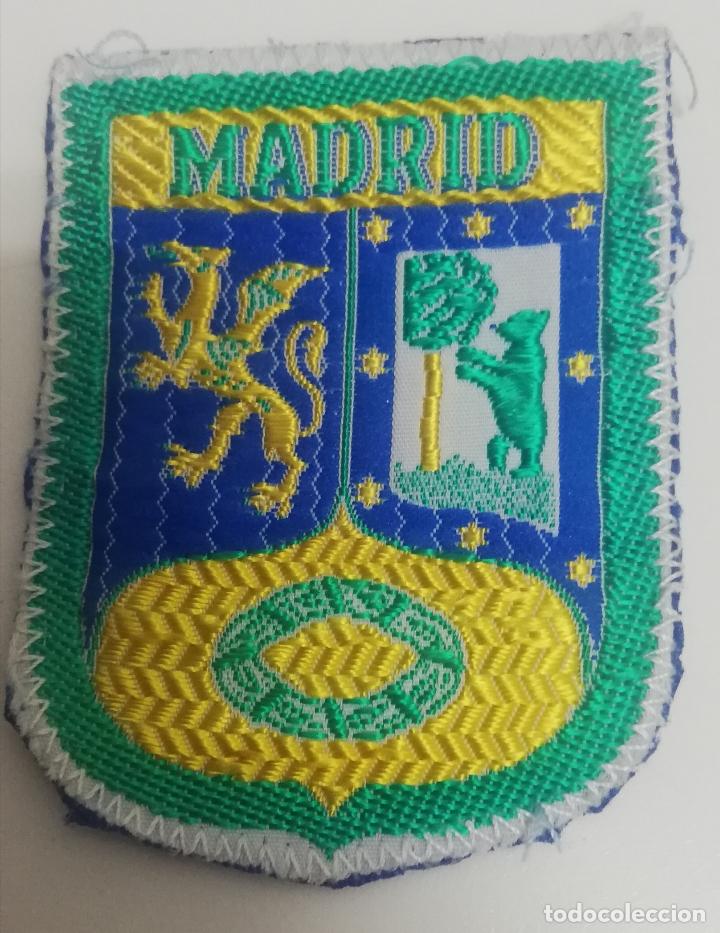 Coleccionismo: Parche de tela bordado MADRID - Foto 1