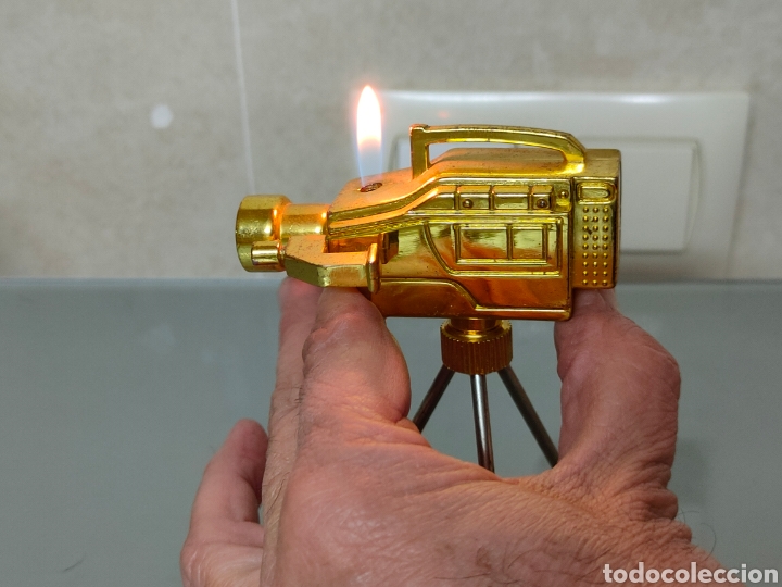 Coleccionismo: ANTIGUO ENCENDEDOR CAMARA DE CINE CON TR&Iacute;PODE FUNCIONANDO - Foto 2