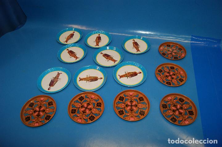 Coleccionismo: Posavasos met&aacute;licos vintage: Chaplin y Folk escandinavo.