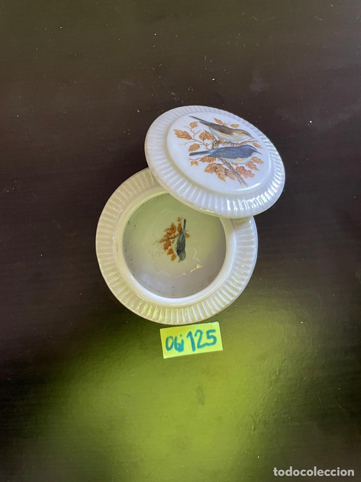 Coleccionismo: Pastillero de porcelana - Foto 1