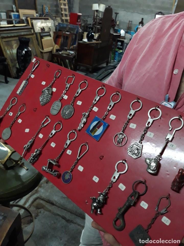 Coleccionismo: LOTE DE 20 LLAVEROS VINTAGE A&Ntilde;OS 70