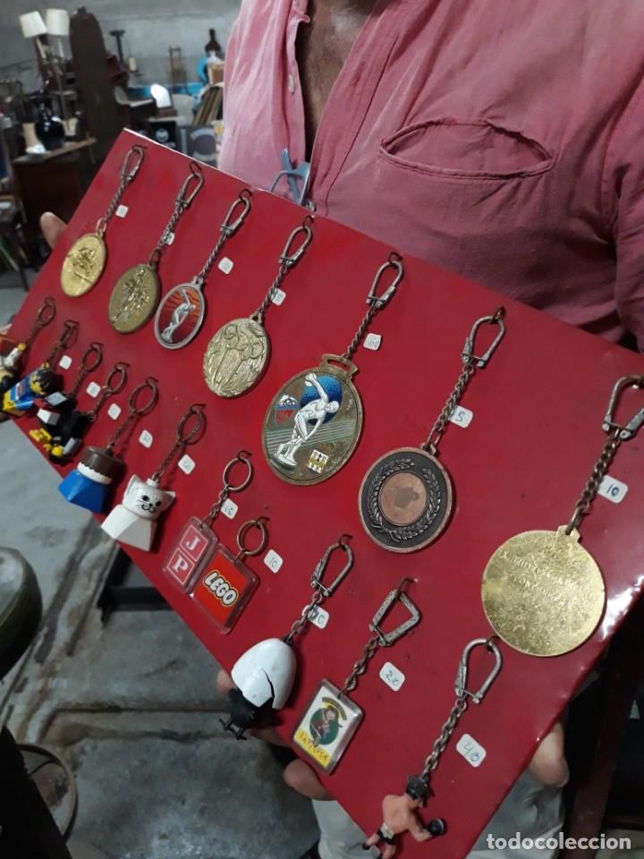Coleccionismo: LOTE DE 18 LLAVEROS...A&Ntilde;OS 50 / 70
