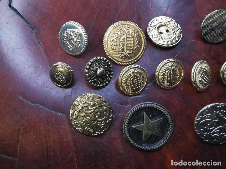 Coleccionismo: LOTE DE BOTONES METALICOS - Foto 2
