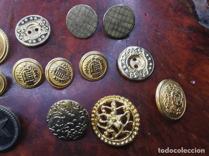 Coleccionismo: LOTE DE BOTONES METALICOS - Foto 3