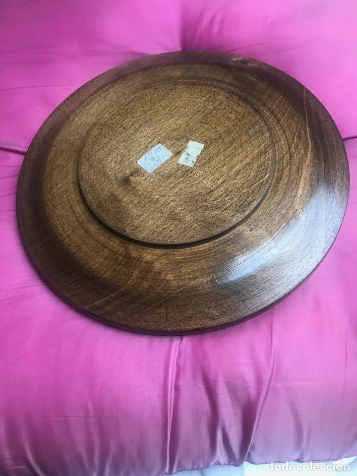 Coleccionismo: plato de madera tallada de Croacia - Foto 2