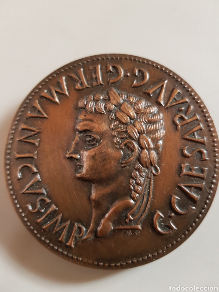 Collecting: BONITA MEDALLA DE BRONCE DEL CESAR