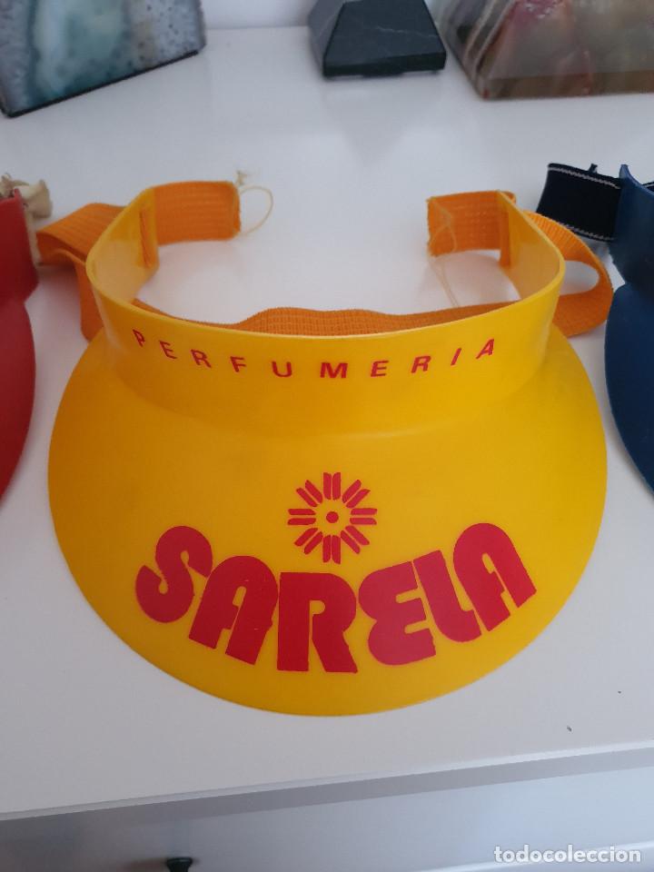 Coleccionismo: Visera pl&aacute;stico r&iacute;gido promocional Perfumer&iacute;as SARELA (Venezuela, A&ntilde;os 70)