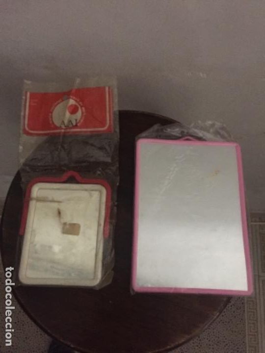 Coleccionismo: 2 espejos de pl&aacute;stico vintage nuevos