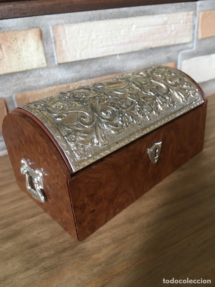 Coleccionismo: Joyero cofre con cubierta de plata 13cm ancho x 6alto