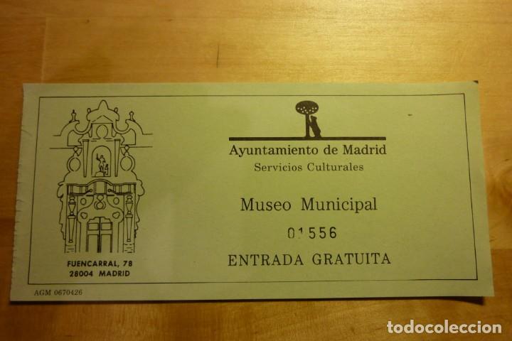 Collecting paper: Entrada Museo Municipal de Madrid - Turismo Arte Historia Real Hospicio Pedro de Ribera