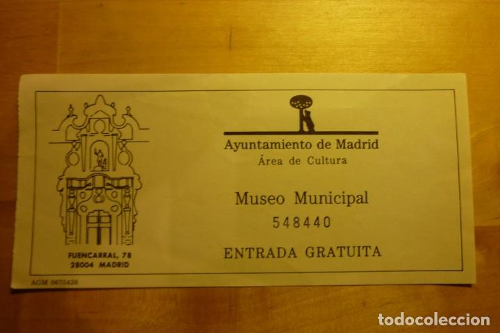 Collecting paper: Entrada Museo Municipal de Madrid - Turismo Arte Historia Real Hospicio Pedro de Ribera