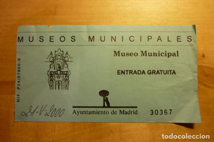 Collecting paper: Entrada Museo Municipal de Madrid - Turismo Arte Historia Real Hospicio Pedro de Ribera