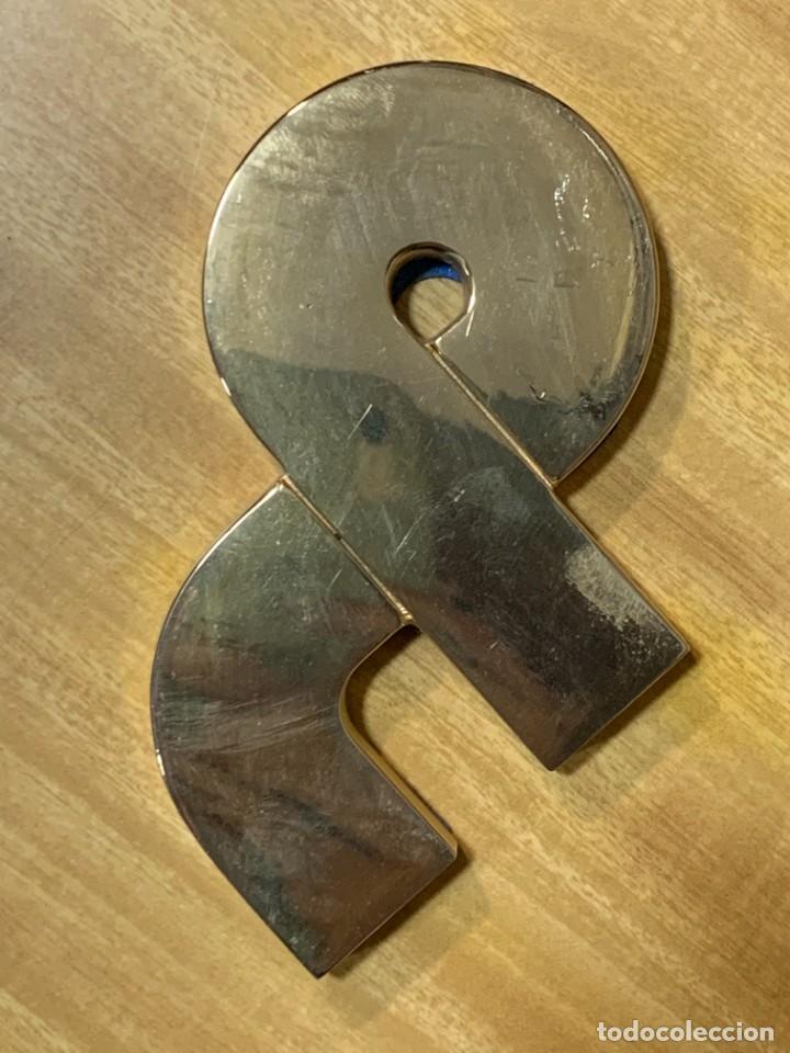 Coleccionismo: PISAPAPELES BRONCE LOGOTIPO MARCA EMPRESA QUIMICA FRANCIA RH&Ocirc;NE POULENC 12X6CMS