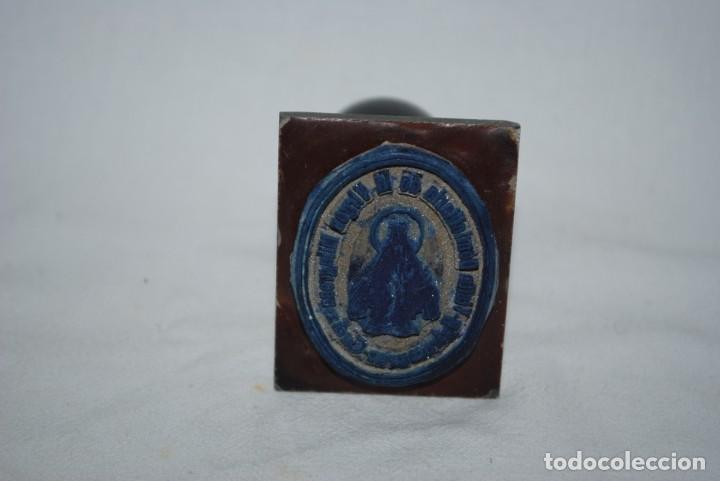 Collecting: TAMPON CON EL SELLO RELIGIOSO .