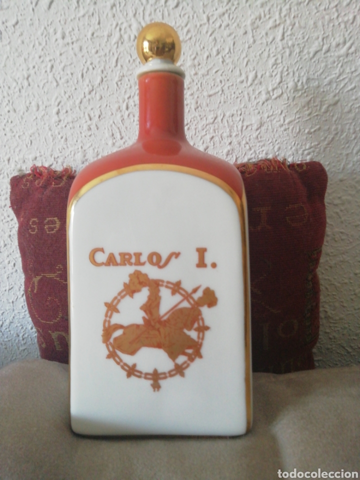 Coleccionismo: Botella cer&aacute;mica carlos I - Foto 2