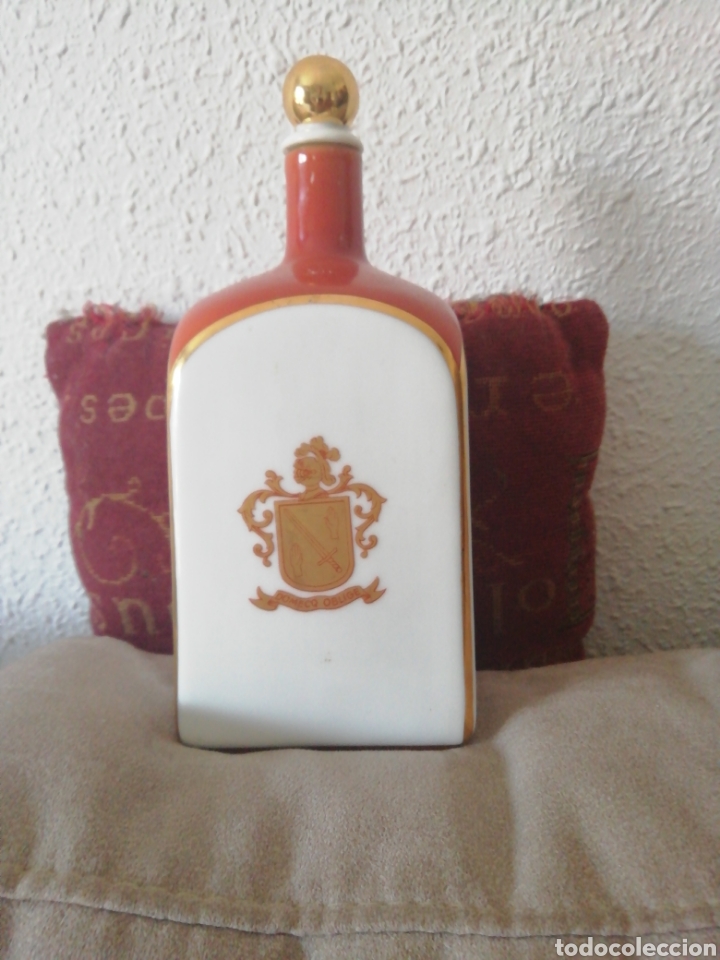 Coleccionismo: Botella cer&aacute;mica carlos I - Foto 3