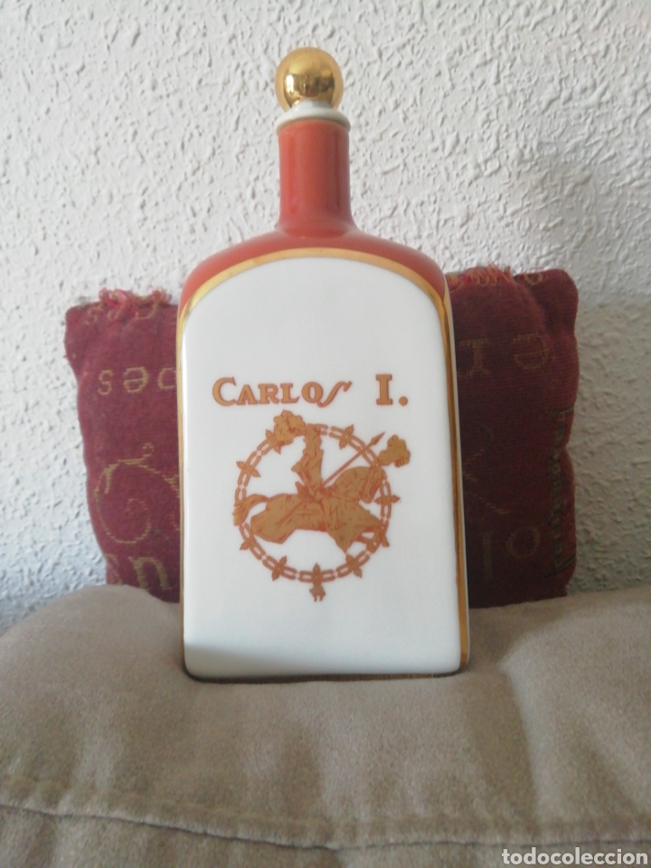 Coleccionismo: Botella cer&aacute;mica carlos I - Foto 1