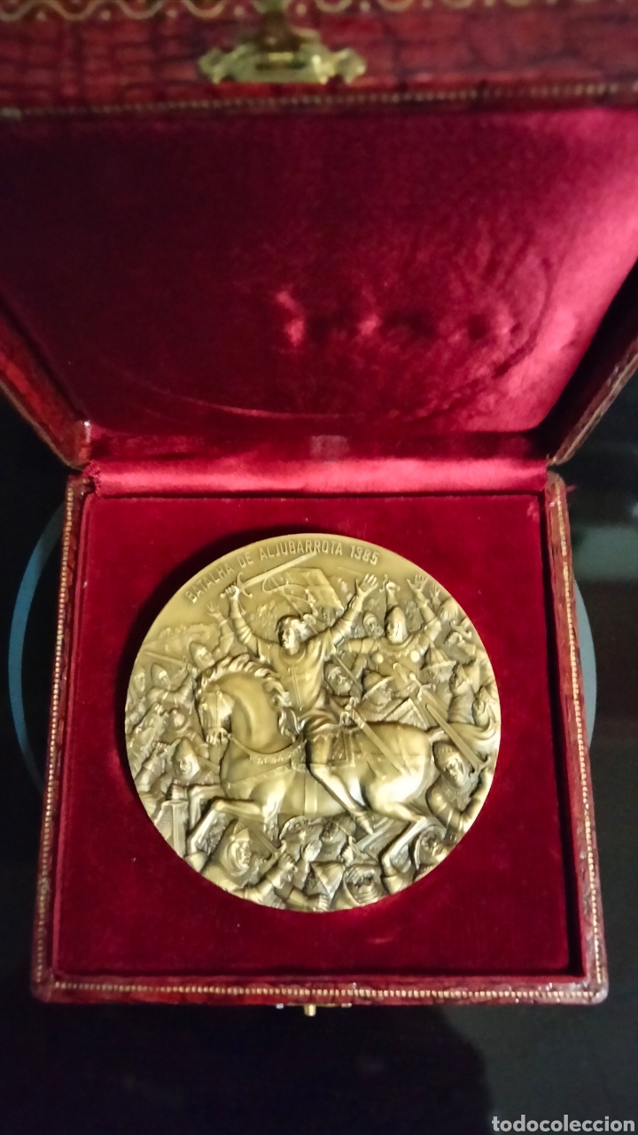 Coleccionismo: ESTUCHE CON MEDALLON EN BRONCE EN RELIEVE . - Foto 1