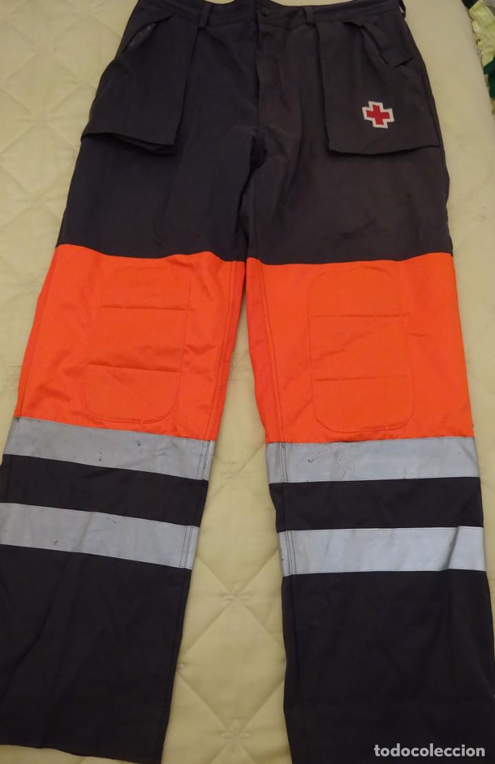 Sammeln: ANTIGUO PANTAL&Oacute;N DE LA CRUZ ROJA ALTA VISIBILIDAD. TRICOLOR TALLA GRANDE. 600 GR