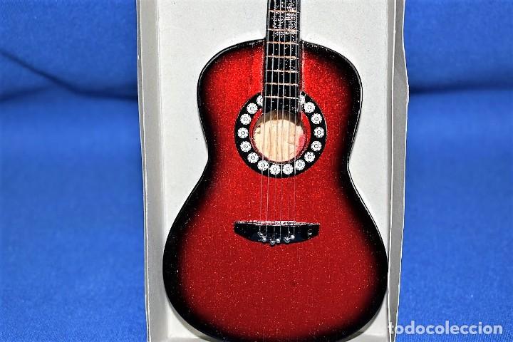 Coleccionismo: Original guitarra en madera miniatura - Foto 2