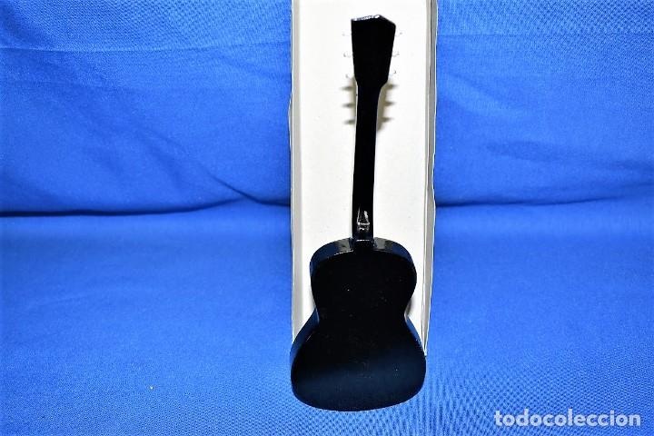 Coleccionismo: Original guitarra en madera miniatura - Foto 4