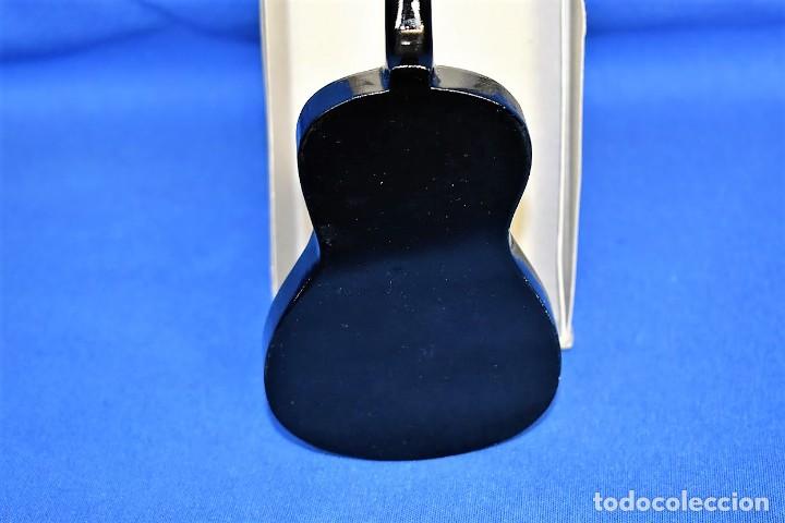 Coleccionismo: Original guitarra en madera miniatura - Foto 5