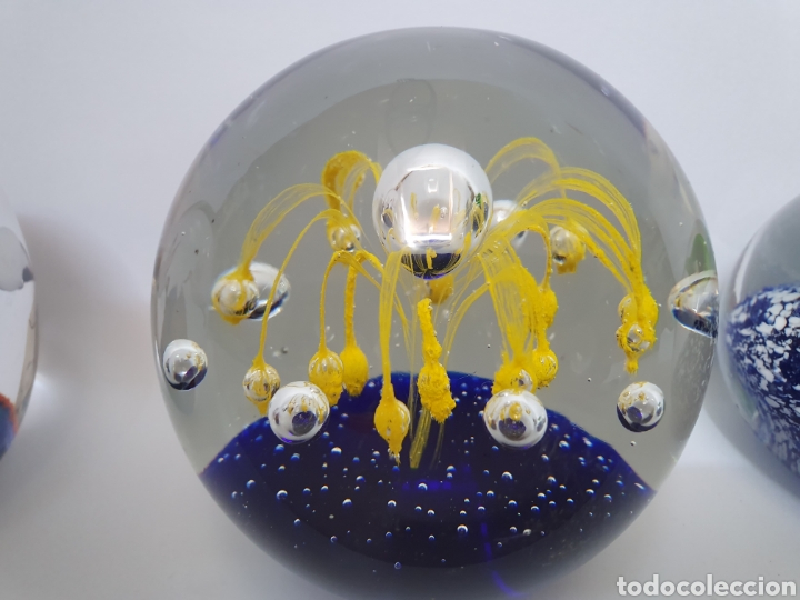 Coleccionismo: 3 BOLAS DE CRISTAL, PISAPAPELES. - Foto 2