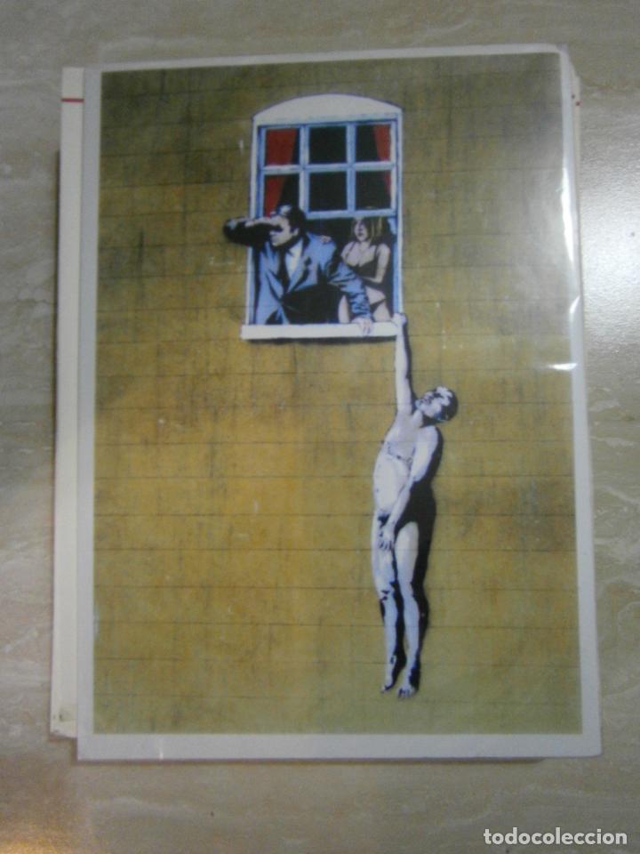 Coleccionismo: LAMINA BANSKY NUEVA PRECINTADA - AMANTE COLGADO EN LA VENTANA