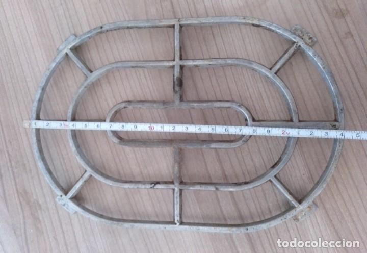 Coleccionismo: Antiguo apolla ollas o cazos, creo que es aluminio - enseres de cocina para casa (ASU)