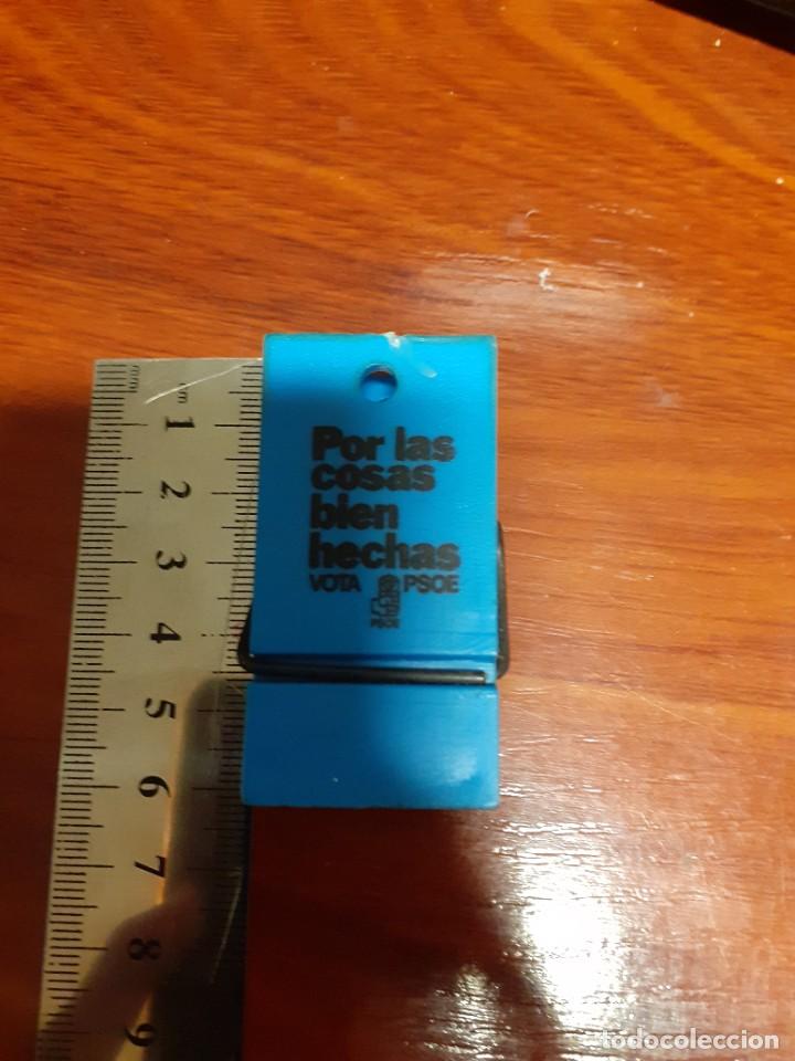 Coleccionismo: Pinza Propaganda electoral vota psoe por las cosas bien hechas