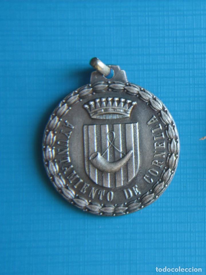 Coleccionismo: MEDALLA I Concentraci&oacute;n Internacional Majorettes. Cornell&aacute; 1975 . Ayuntamiento Cornell&aacute;.