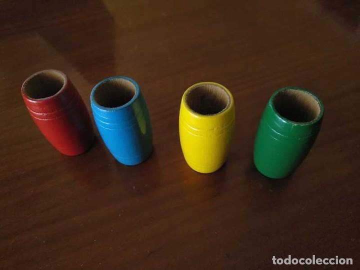 Coleccionismo: 4 CUBILETES DE MADERA - PARCHIS - - Foto 1