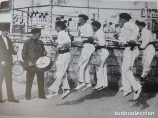 Coleccionismo: PASAJES GUIPUZCOA DANZA CON TXITULARI CHISTULARI ANTIGUA LAMINA A&Ntilde;OS 30