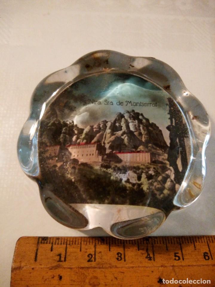 Coleccionismo: Pisapapeles cristal Recuerdo Montserrat