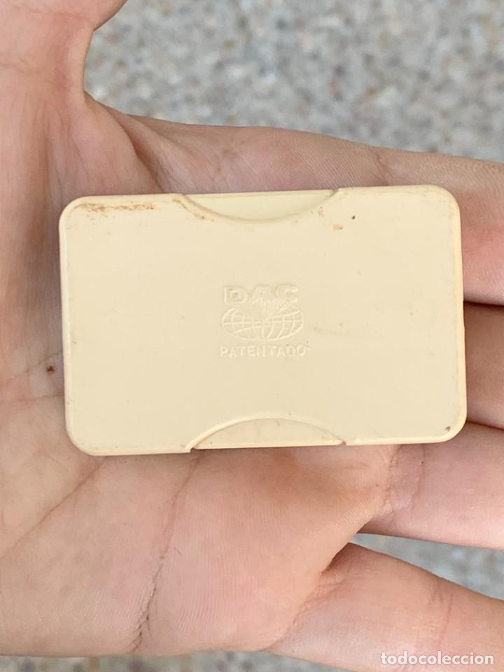 Coleccionismo: PERFORADOR CIGARRILLOS CELULOIDE MARCA DAC 4X6CMS - Foto 1
