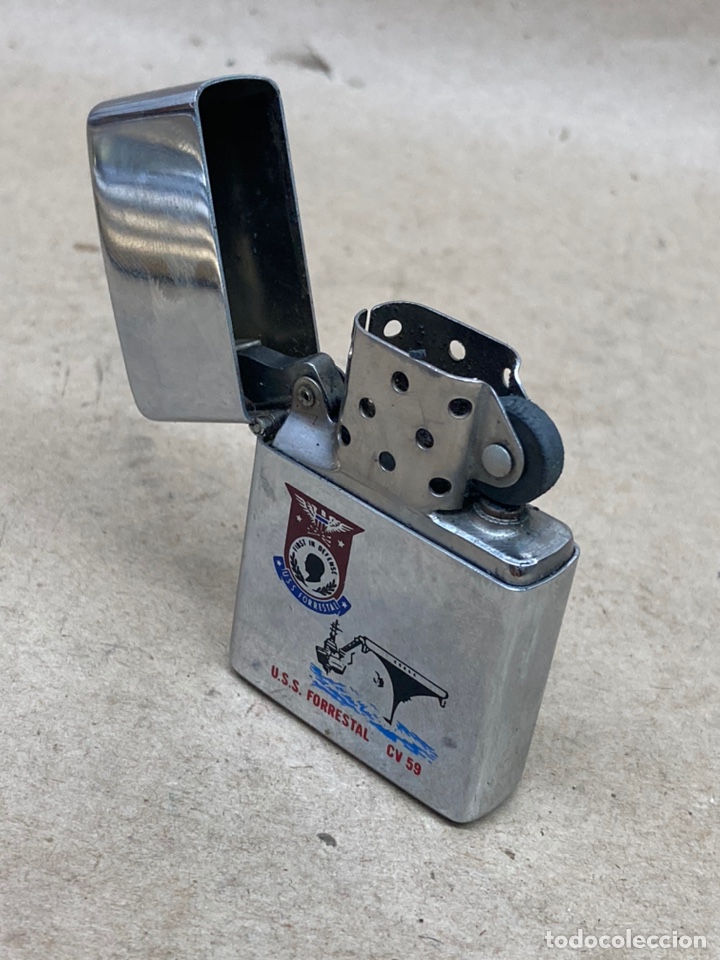 Coleccionismo: Mechero Zippo cuerpo met&aacute;lico U.S.S FOSRESTAL CV 59 de coleccionistas