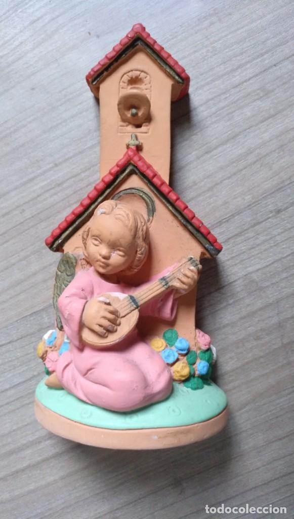 Coleccionismo: Antigua figra de ceramica para colgar o de sobre mesa