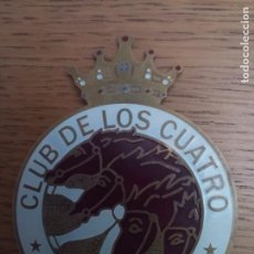 Coleccionismo: PLACA CHAPA METAL PARA COCHE HISTÓRICO ANTIGUO CLUB DE LOS CUATRO BARCELONA
