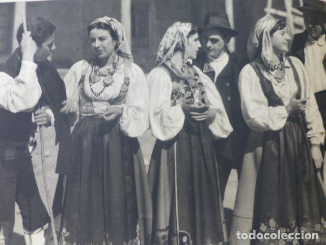 Coleccionismo: HOSPITAL DE ORBIGO LEON PAREJAS ANTIGUA LAMINA HUECOGRABADO A&Ntilde;OS 40