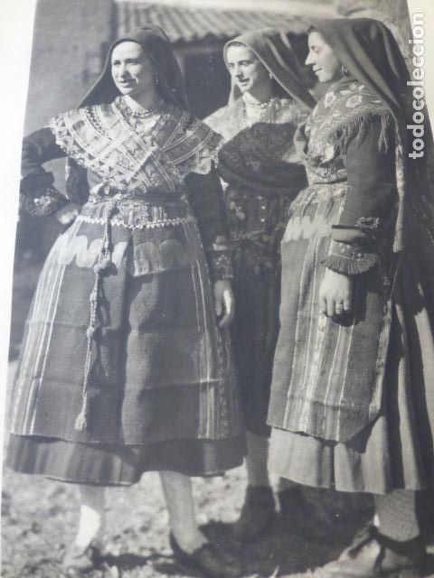 Coleccionismo: PE&Ntilde;APARDA SALAMANCA MUJERES EN TRAJE DE FIESTA ANTIGUA LAMINA HUECOGRABADO A&Ntilde;OS 40