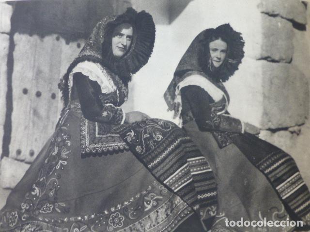Coleccionismo: LA ARMUNIA SALAMANCA MUJERES ANTIGUA LAMINA HUECOGRABADO A&Ntilde;OS 40