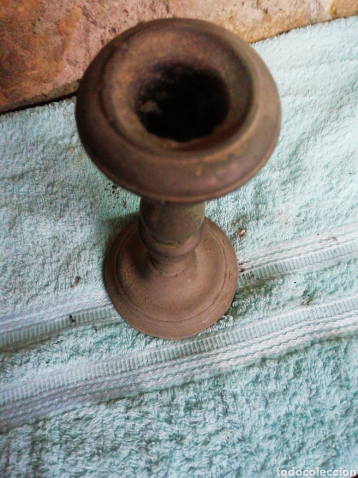 Coleccionismo: Candelabro antiguo de bronce - Foto 2