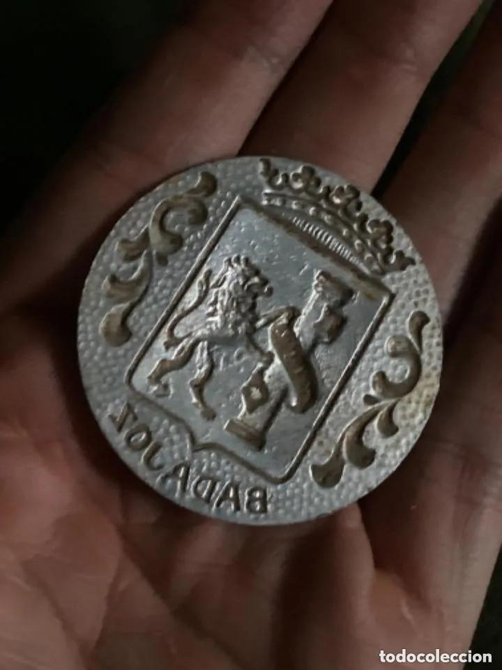 Coleccionismo: ANTIGUA PLACA ESCUDO BADAJOZ - Foto 2