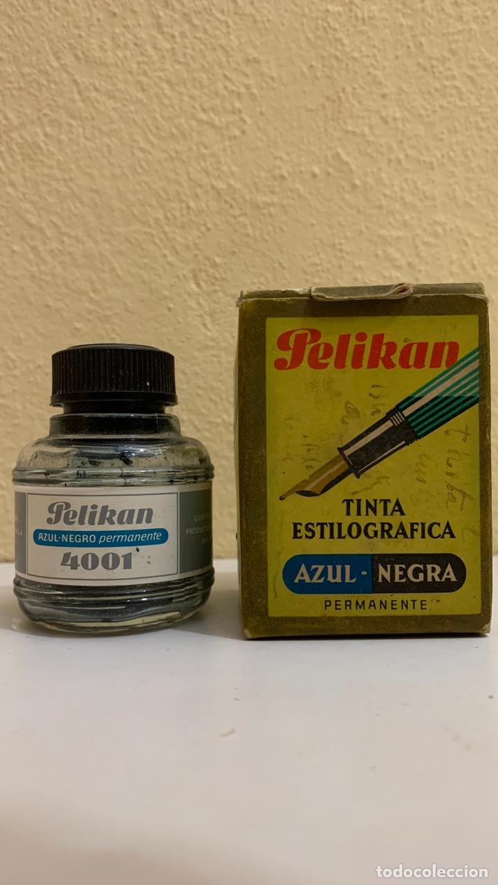 Coleccionismo: Frasco tinta Pelikan estilogr&aacute;fica azul negro con caja usado