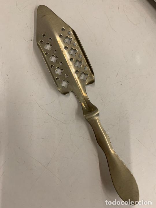 Coleccionismo: Cuchara de absenta para el azucarillo, mide unos 16cms de largo
