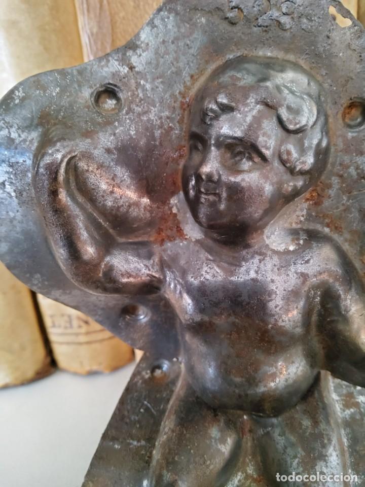 Coleccionismo: BONITO Y ANTIGUO MOLDE DE CHOCOLATE DE DOS PIEZAS, QUERUB&Iacute;N - Foto 1