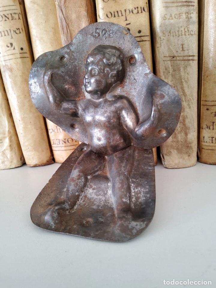 Coleccionismo: BONITO Y ANTIGUO MOLDE DE CHOCOLATE DE DOS PIEZAS, QUERUB&Iacute;N - Foto 3